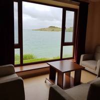 Apartment with Lake View