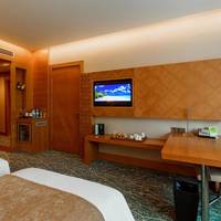 Twin Room with Side Sea View - Non-Smoking