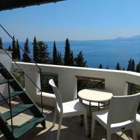 Roof One-Bedroom Apartment with Sea View