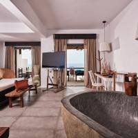 Majestic Retreat Suite with Hot Tub