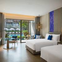 Deluxe Pool Access Room