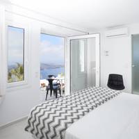 Honeymoon Heart Suite