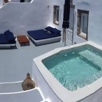 Superior Cave Villa with Outdoor Plunge Pool and Caldera View