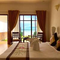 Bungalow with Outdoor Shower - Beach Front