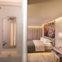 Queen Corner Plus Room