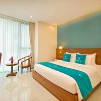 Deluxe King Room with Partial Ocean View