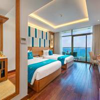 Ocean Front Deluxe Twin with Balcony 