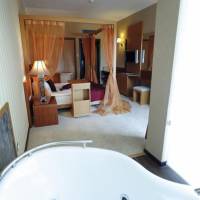 Honeymoon Suite