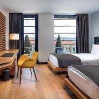 Deluxe Double Room with Side Sea View