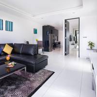 One-Bedroom Apartment with Sea View