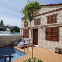 King Cottage with Private Garden