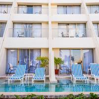 Deluxe Swim-Up Ocean View (Adults Only)