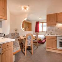 One-Bedroom Apartment with Balcony
