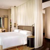 Deluxe King Room - Club Access