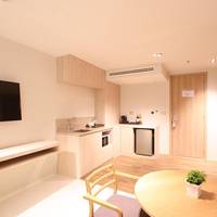 Grand Deluxe Pantry