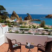 Premium Triple Room with Sea View (2 Adults + 1 Child)