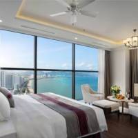 Grand 2-Bedroom Ocean View