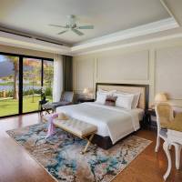 Three-Bedroom Villa Garden view