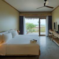Hill Bungalow with bathtub