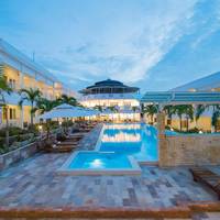 King Suite with Pool View
