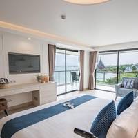 Superior Corner Room