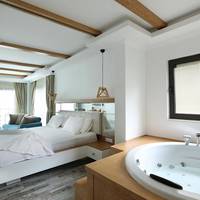 Suite with Spa Bath