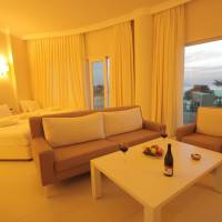 Corner Suite Sea View with Spa Bath 