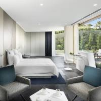Corner Garden View Suite 