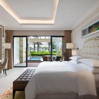 Deluxe Plunge Pool, Guest room, 1 King, Resort view