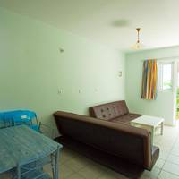 Family Room (2-4 Adults)