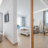 Suite With Private Pool and Sea View