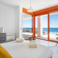 Seven-Bedroom Villa - Beach Front