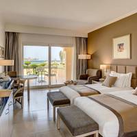 Premium Deluxe Beach Front Room