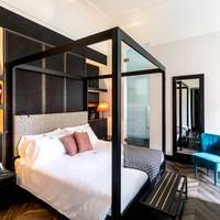 Deluxe Suite with Spa Bath