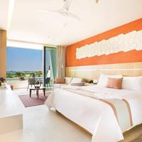 Deluxe Golf and Ocean View King
