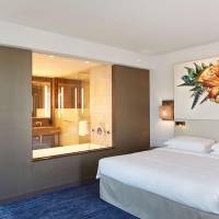 1 King Bed with Club Access Deluxe
