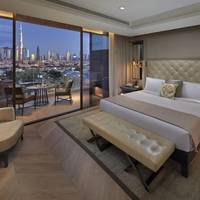 Skyline View Suite with Club Lounge Access