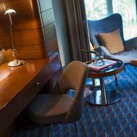 Junior Suite with Partial Sea View and Executive Lounge Access