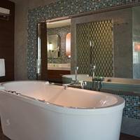 Executive Suite with Partial Sea View and Spa Bath