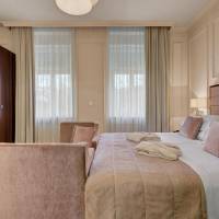 Suite with forest view