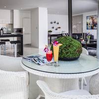 Grand Deluxe One-Bedroom Suite with One-Way Free Transfer