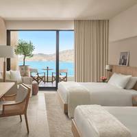 Deluxe Queen Room with Garden View and Balcony