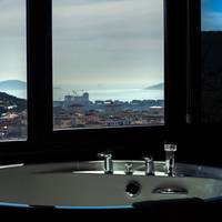 Corner Suite with Jakuzzi & Sea View