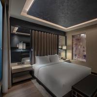 Deluxe King Room with Sea View and Balcony