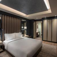 One-Bedroom King Suite with Sea View