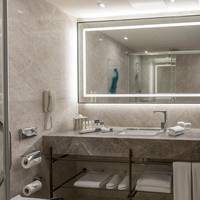 Queen Guest Room