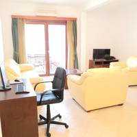 Comfort One-Bedroom Apartment with Sea View 