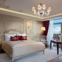 Luxury Suite with Lounge Access