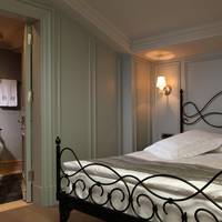Honeymoon Suite