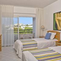 One-Bedroom Apartment with Twin Beds